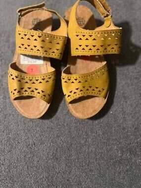 Harborsides Sandals Womens 7 Mustard Yellow Cutout Memory Foam Wedge Slingback